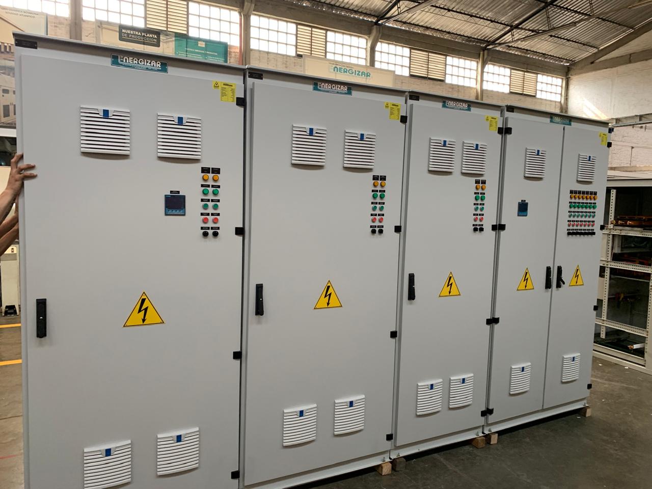 Celdas y tableros fabricados por Energizar, terminados en la planta antes del despacho